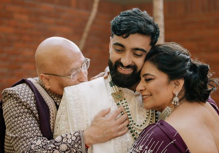 Why Parents Shouldn’t Be Managing Vendors On Your Wedding Day
